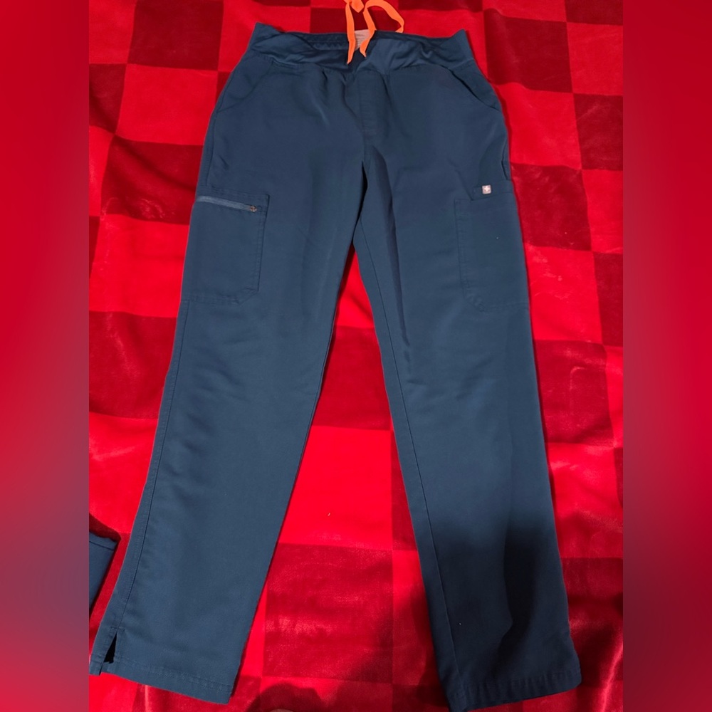 Women's Deep Reef Yola
High Waisted 2.0 - Skinny
Scrub Pants
L - Deep Reef